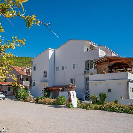 Apartments By The Sea Sumpetar, Omis - 2808 Bagian luar foto
