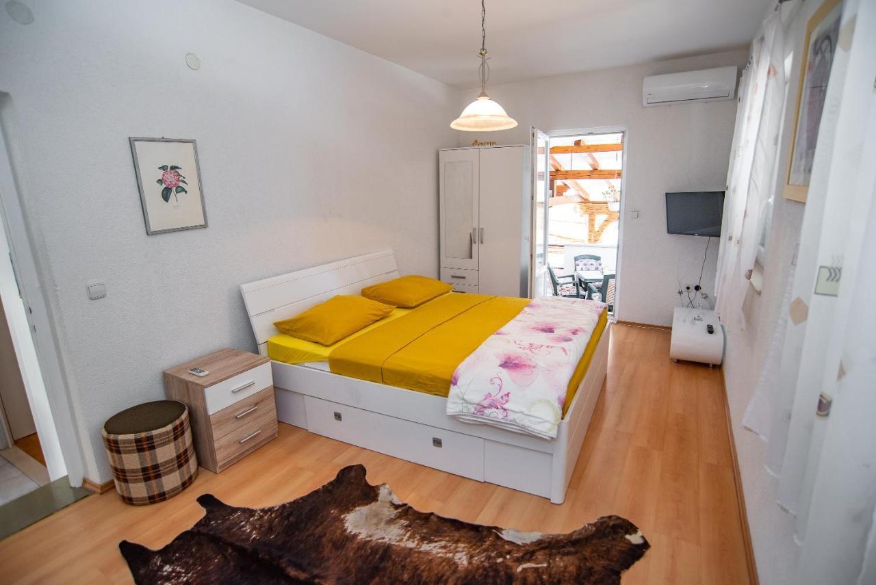 Apartments By The Sea Sumpetar, Omis - 2808 Bagian luar foto