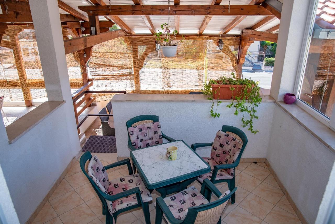 Apartments By The Sea Sumpetar, Omis - 2808 Bagian luar foto